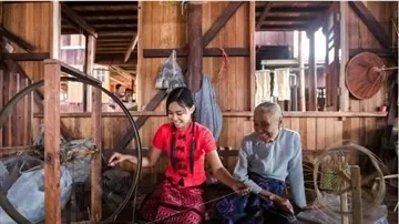 Mjanmas dārgākais Lotus Root zīda tekstilizstrādājums, izmantojot lotosa sakn...